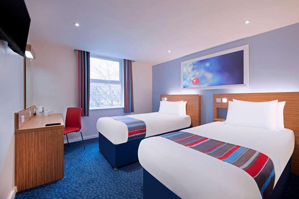 Travelodge フリムリー エクステリア 写真